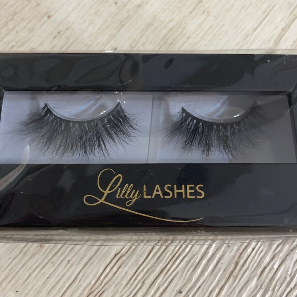 NIB Miami Lilly Lashes